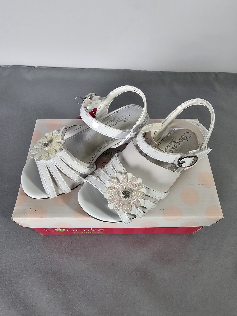 Cupcake Couture Lil Blossom White Flower Sandals Toddler Girls Size 8 New w/ Box